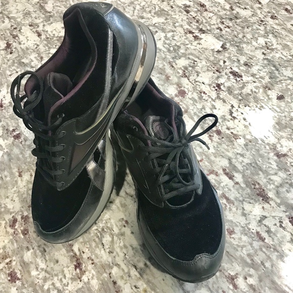 black reebok easytone